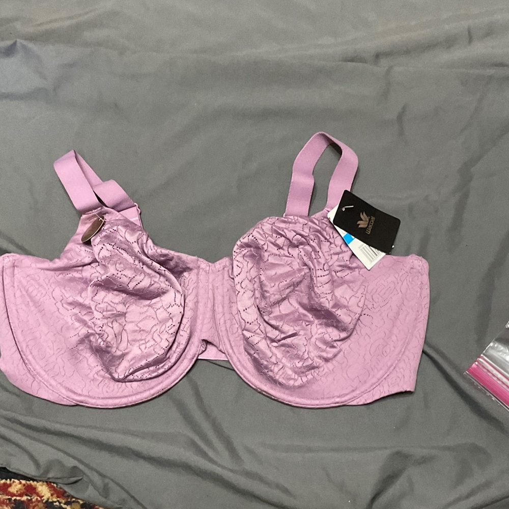 Wacoal Lavender Lace Bra (last picture is closest to true color)